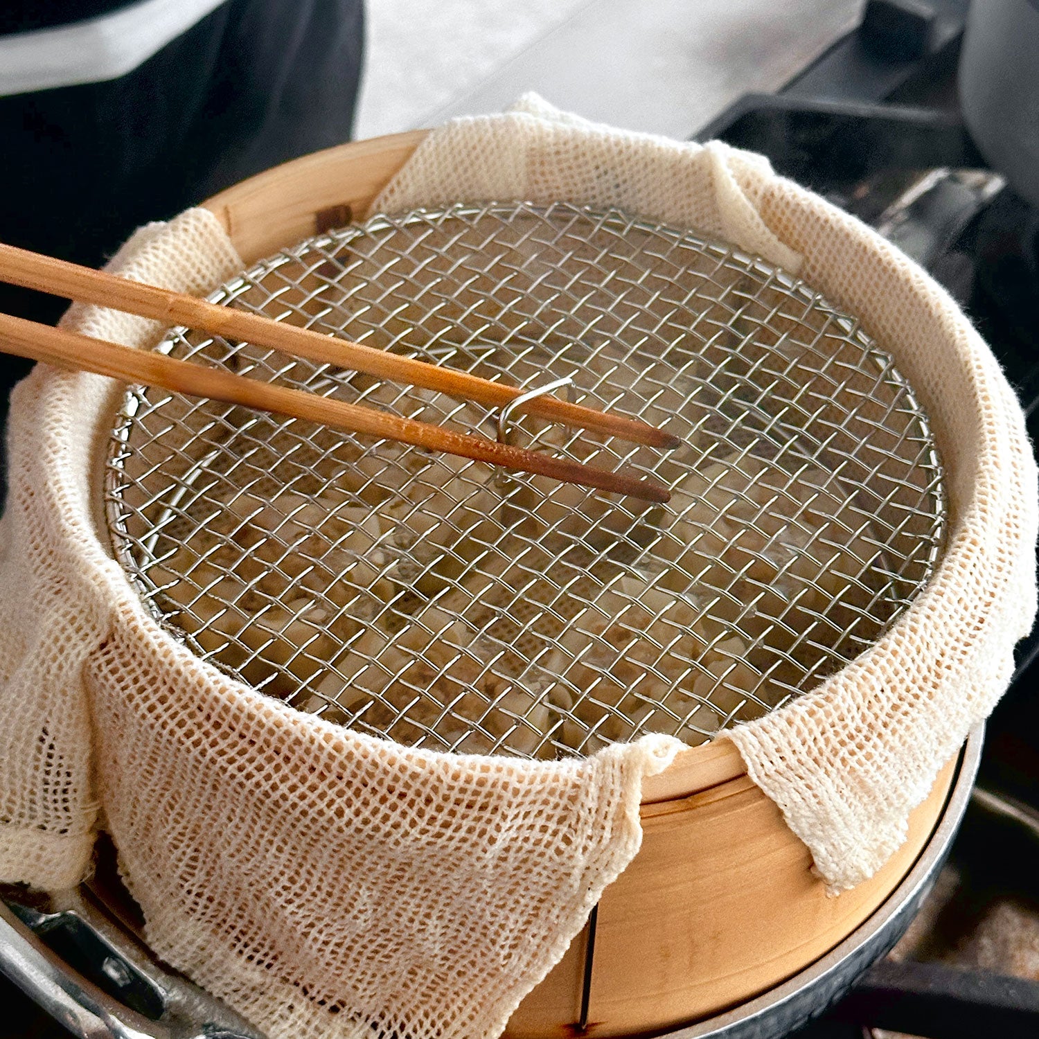 GRILLE INOX AVEC PIED POUR PANIER VAPEUR