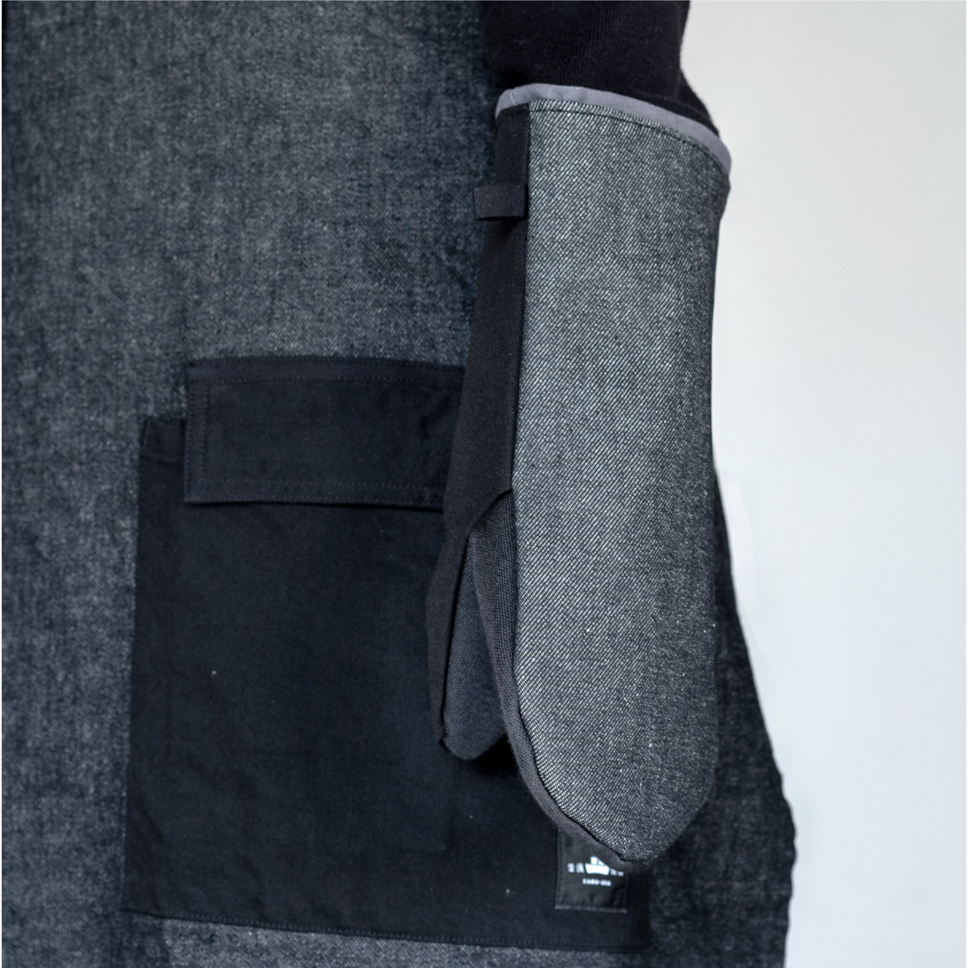 KAMA-ASA’s denim mitten (for one hand)