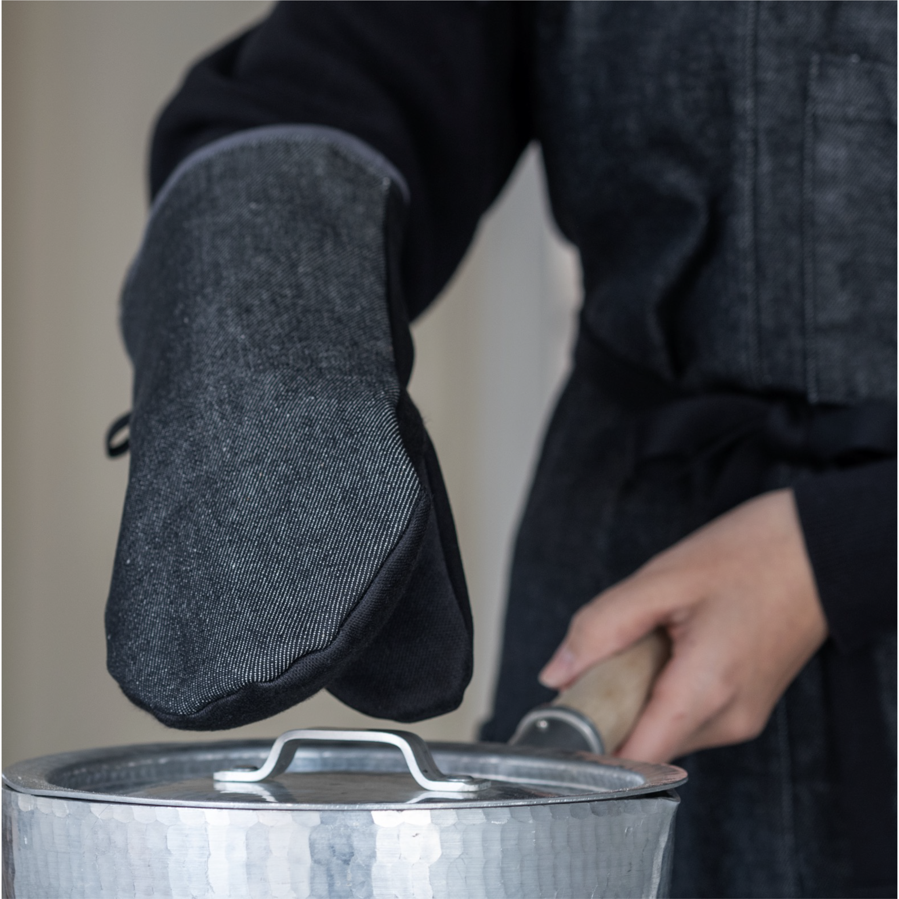 KAMA-ASA’s denim mitten (for one hand)